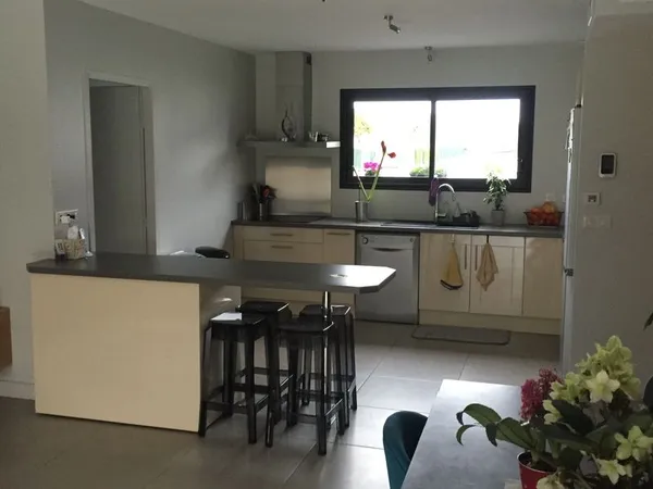 Belle maison à Siros, au calme, avec jardin et garage 134 m²
