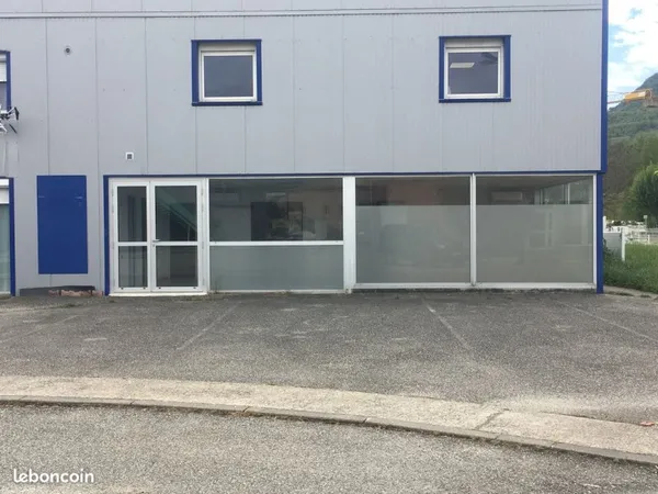 LOCAUX 100 m² Privas