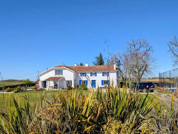 Demeure de prestige 418 m2 avec 7 chambres, piscine, tennis sur 1 hectare