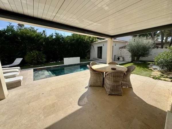 MAISON CONTEMPORAINE T5 DE PLAIN-PIED AVEC DEPENDANCE, PISCI