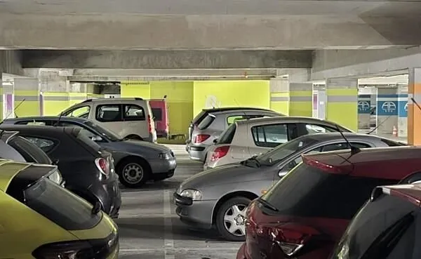 Place de parking ouverte de 0 pièces principales
