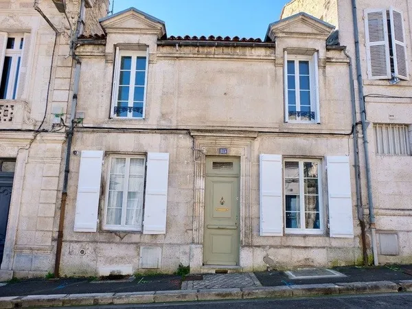 Petite maison de caractère, centre ville