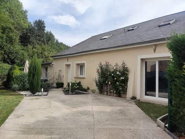 MAISON 5 PIECES AVEC VIE DE PLAIN-PIED - 3 chambres - 2 sdd