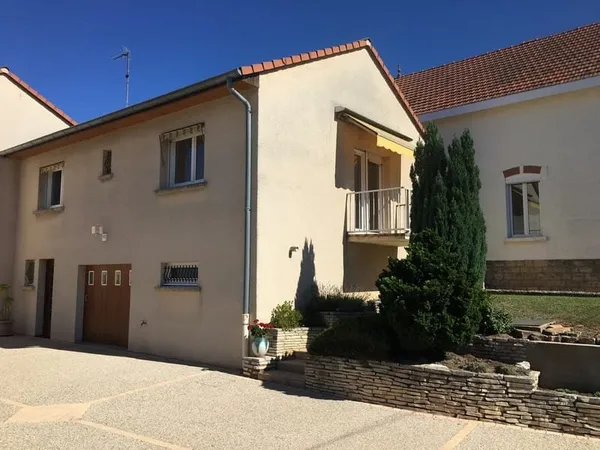 Pavillon traditionnel (1991) sur Rez-de-Jardin