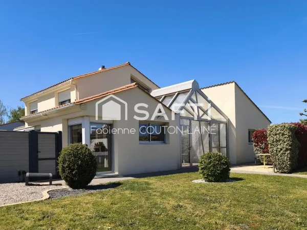 Exceptionnelle maison d'architecte au Poiré sur Vie