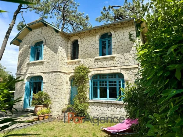 Vends villa emplacement exceptionnel très proche plages et centre-ville 4 chambres · 128m²