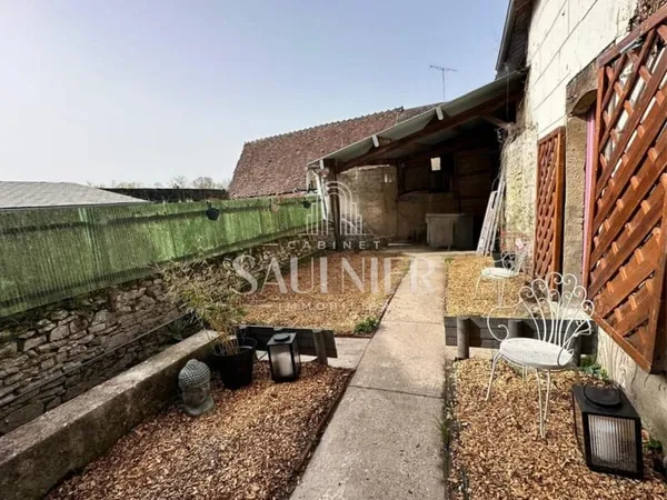Maison de caractère au centre de Genillé, à 11 km de Loches ! Idéal gîtes ou chambres d'hôtes.