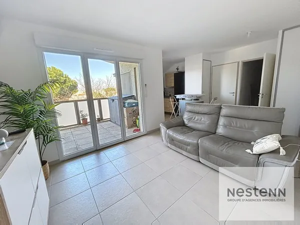 fréjus T2, dernier étage, ascenseur, terrasse et 2 parkings