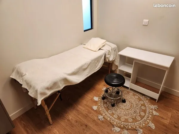 Loue pièce de soins dans cabinet pluri-disciplinaire (ostéopathe et psychologue) à Six-Fours centre