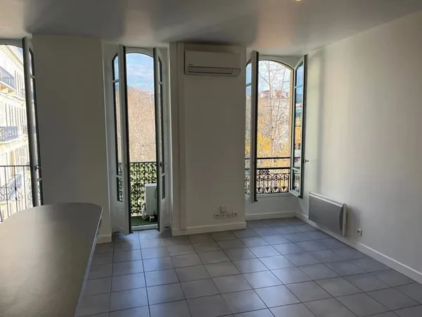 ETAGE BALCONS PLACE WILSON