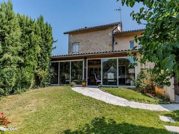 Maison 8 pièces 228 m²