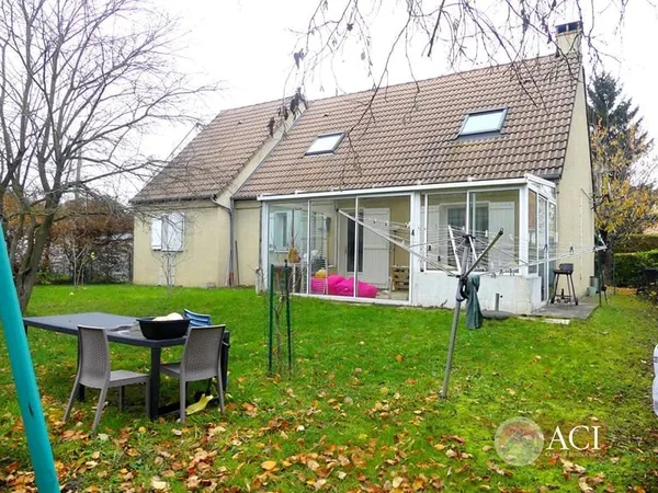 MONTMAGNY - MAISON FAMILIALE
