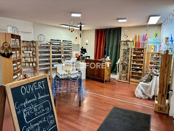 Local commercial 7 pièces 207 m²