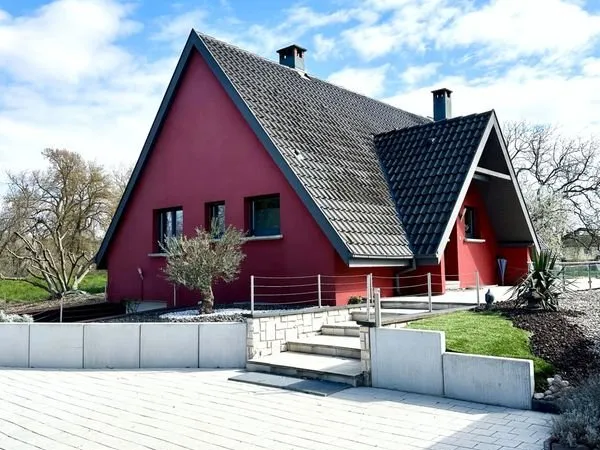 Maison 5 pièces en impasse avec piscine