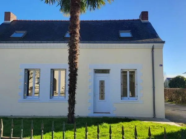 En exclusivité sur la commune de LA ROCHE BLANCHE, maison tr