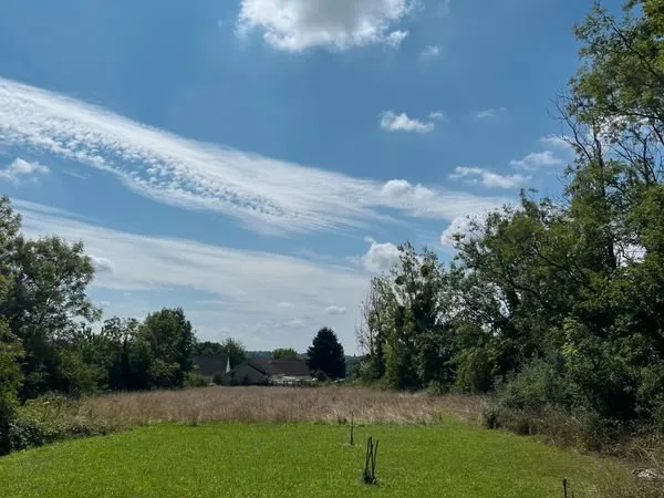 Terrain 984 m² constructible viabilisé + 15000m² agricole