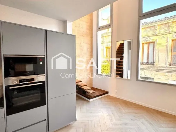 Maison de ville rénovée 100 m2  Coeur des Chartrons