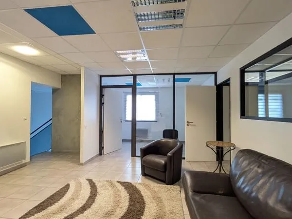 Bureaux de 100 m² à BOURG DE PEAGE