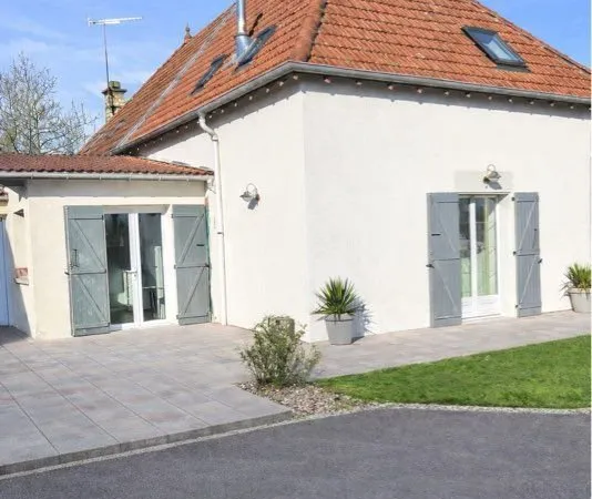 Maison 5 pièces avec jardin et garage - Charmes