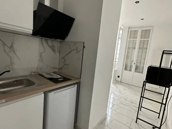 Studio 1 pièce 14 m²
