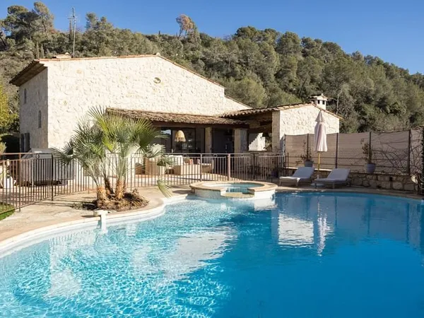 Maison 8 pièces 397 m²