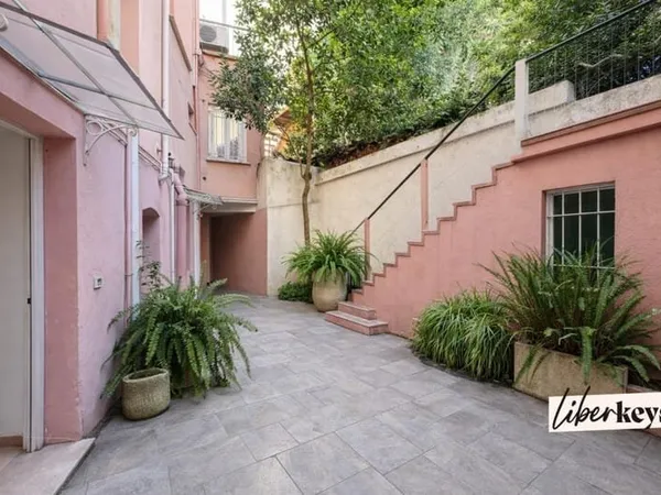 Appartement 60m2 au rez-de-chaussée d'une ancienne villa mentonnaise - avec jardin privatif 100 m²