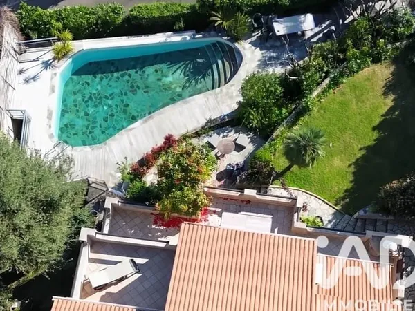Maison 7 pièces 225 m²