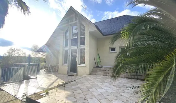 Maison 8 pièces 316 m²