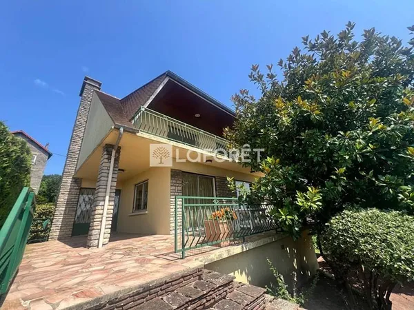 Maison 10 pièces 215 m²
