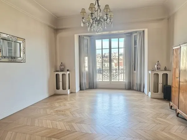A vendre un appartement spacieux de 5/6 pièces à Marseille avec terrasse -Entre CASTELLANE et PERIER