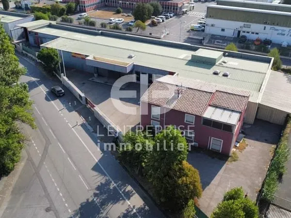 Bureaux 2000 m²