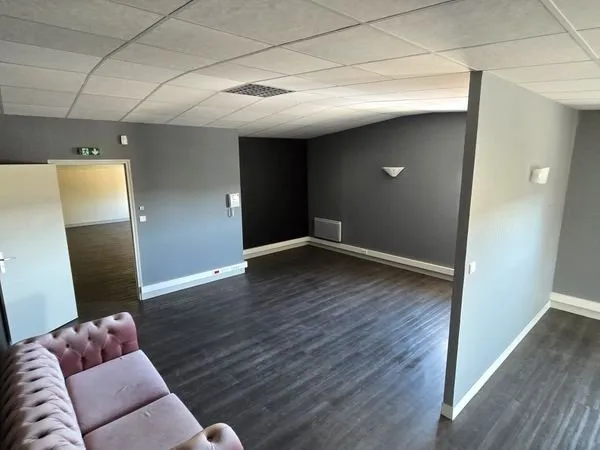 Local commercial - Bureau 120m² - Pole 45
