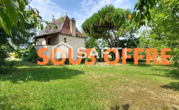 Maison en pierre avec garage et terrain