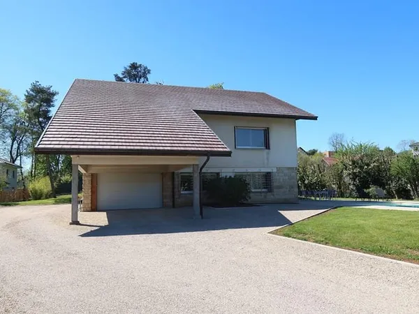 Maison 9 pièce(s) 300 m2