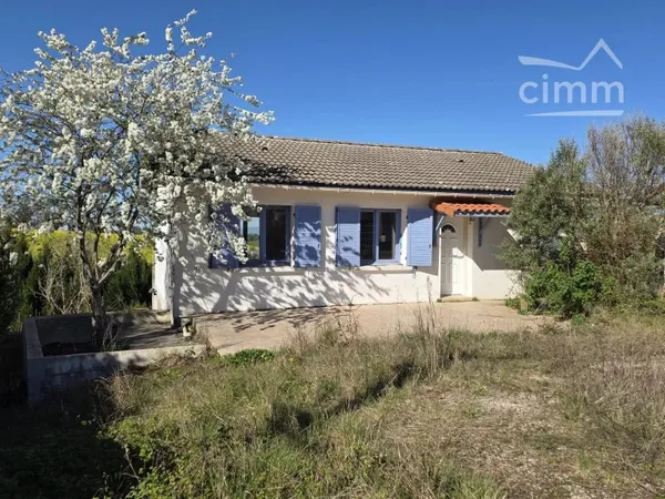 Maison sur sous-sol avec terrain de 915 m² Vue dégagée