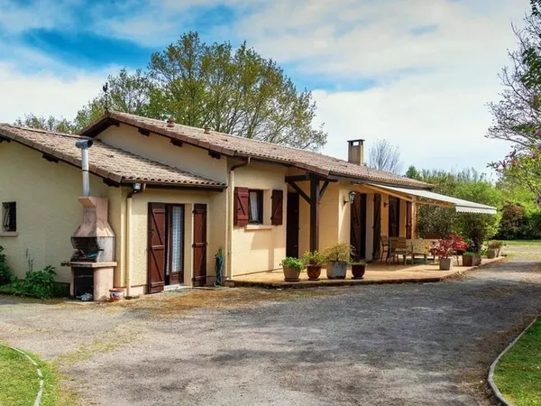 Maison au calme sur terrain arboré