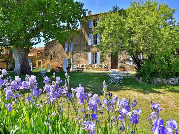 Bastide du 17 ème à louer à Lauris au coeur du Luberon authentique
