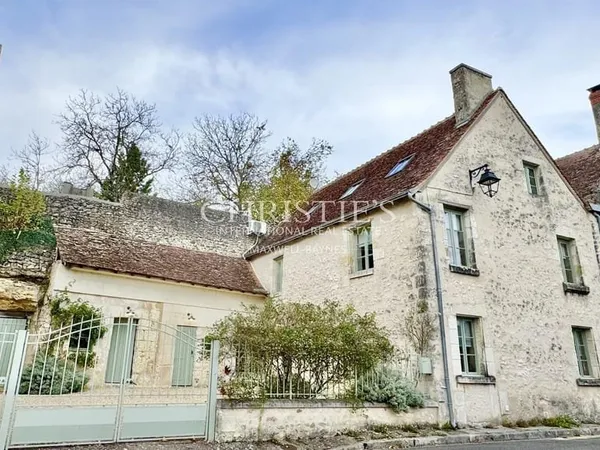 Ravissante maison de village Tourangelle avec 4 chambres, cour et jardin
