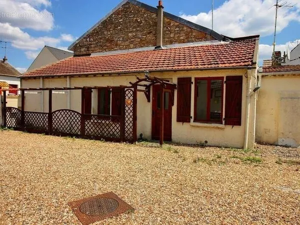 maison 2 pièces de 35 m2 en plein pied avec cave et parking à vendre à Carrières sous Poissy au prix
