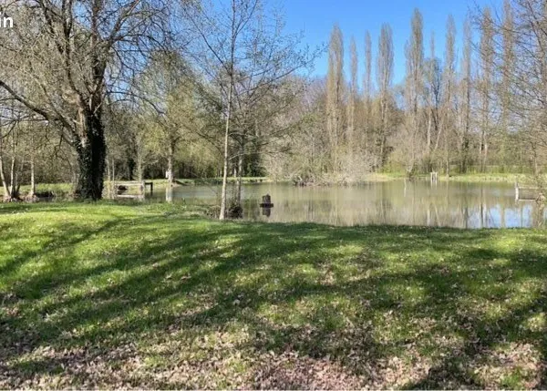 Terrain avec Étang