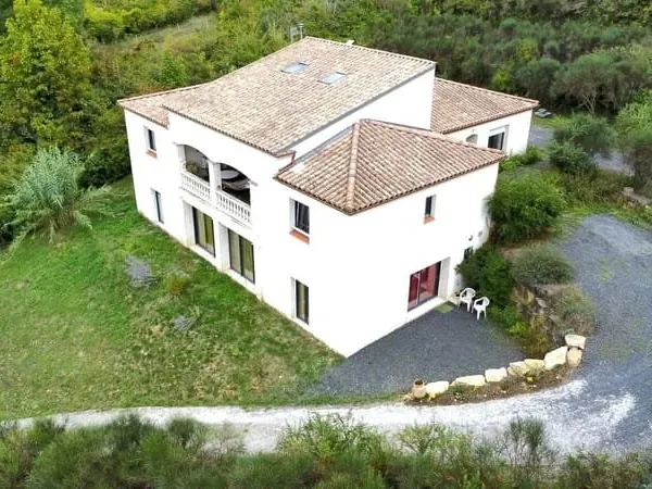 Maison de caractère et vues panoramiques.
