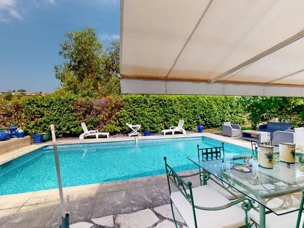 HAUTS DE VAUGRENIER - Maison avec piscine