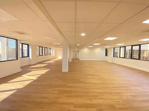Bureaux 1 172 m² à vendre à Boulogne Billancourt. Accès PMR, Contrôle d'accès, 2 ascenseurs, RIE ent