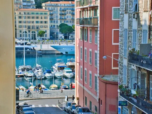 Port de Nice, Appartement 4 pièces de 88.5m2 avec vue sur le Port