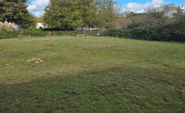 Terrain constructible 831m²