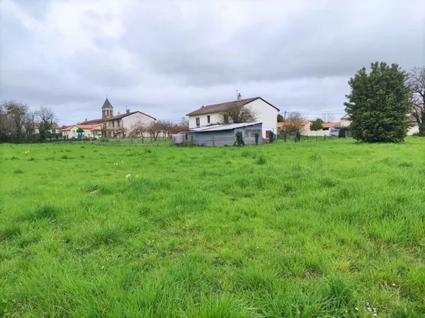 Terrain Gencay 1885 m2