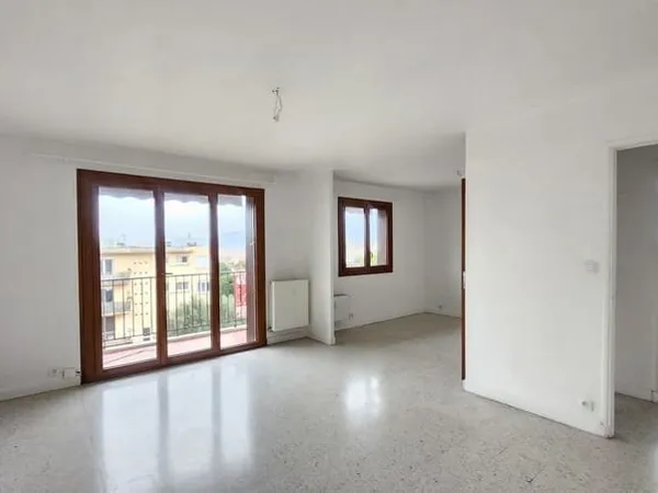 TOULON APPARTEMENT TYPE 3 AVEC GARAGE