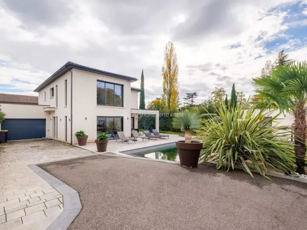 Maison exceptionnel 7 pièces de165m² à -ECULLY