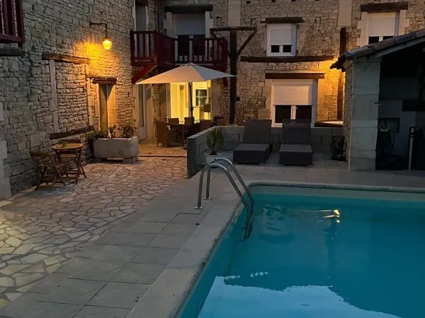 Maison charentaise à vendre au coeur des vignes