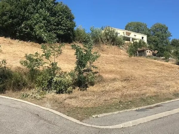 Terrain 977 m²